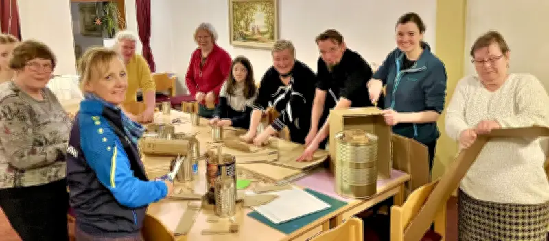 Dosenfackeln aus Hohenmölsen: Wärmende Hilfe für die Ukraine im Kriegswinter