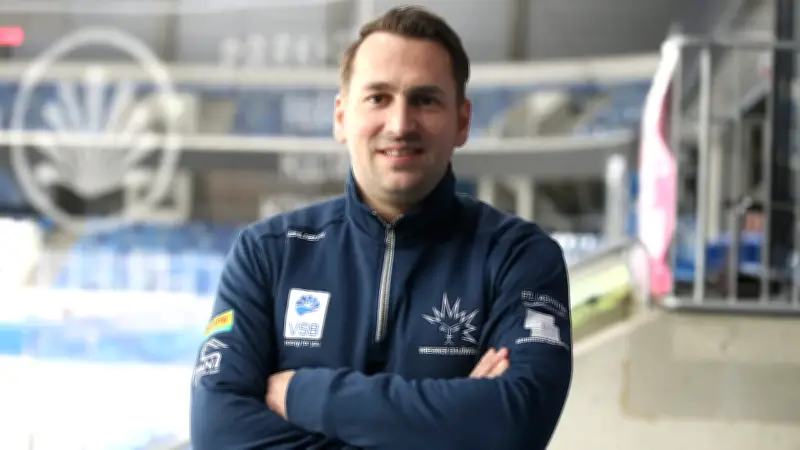 Dresdner Eislöwen im Visier: Torwart Fabian Hegmann als heißer Transferkandidat