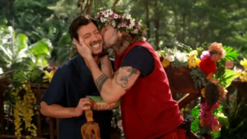 Dschungelkönig Gil Ofarim überrascht mit spontanem Siegeskuss für RTL-Reporter