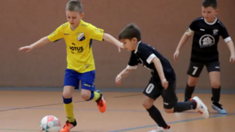 Ducherower Fußballtalente begeistern beim Hallencup mit starken Leistungen