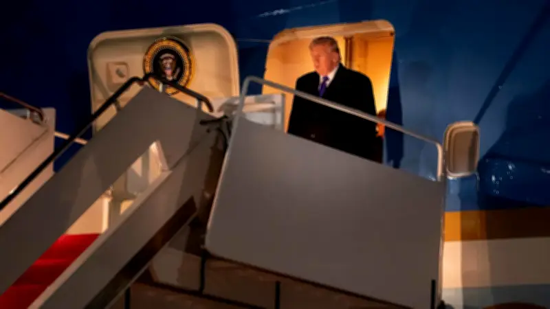 Dunkleres Blau und Gold: Trumps Regierungsflieger erhält königlichen Neuanstrich