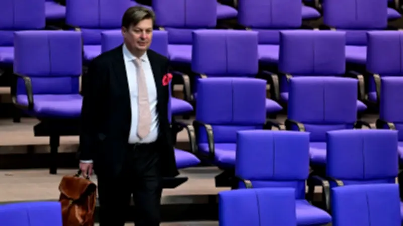 Durchsuchung bei AfD-Politiker Krah: Ermittler folgen der Geldspur