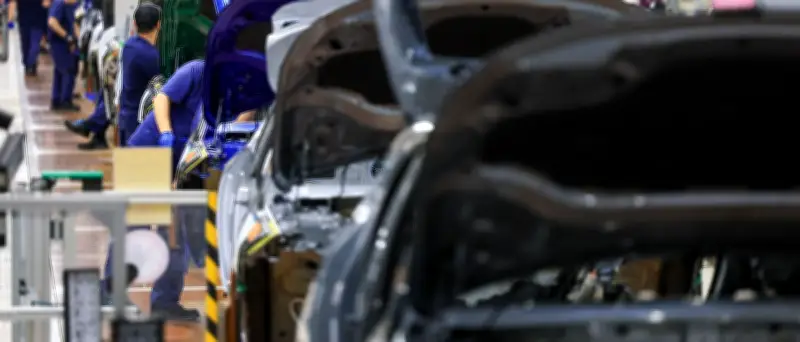 Edelman-Studie 2026: Zukunftspessimismus und gesellschaftliche Spaltung bremsen deutsche Wirtschaft