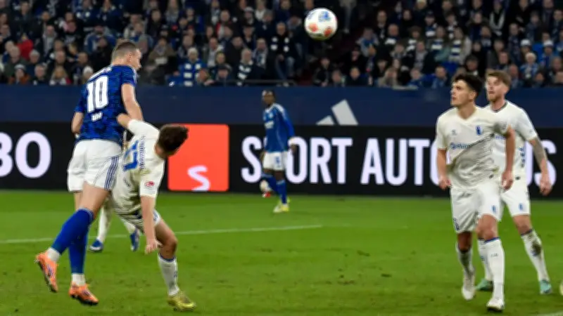 Edin Dzeko glänzt mit Tor-Show bei spektakulärem Schalke-Spiel