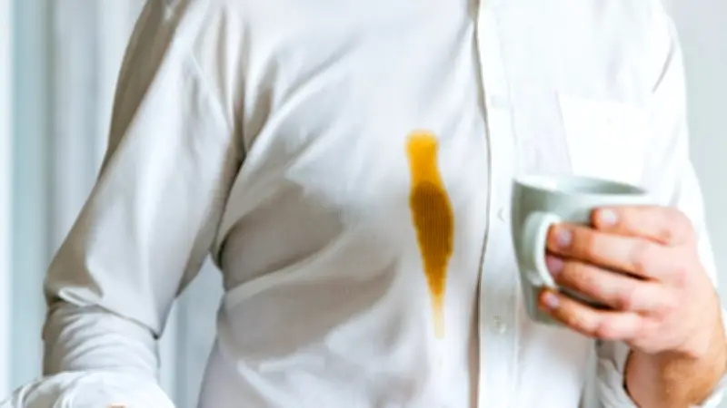 Effektive Haushalts-Tipps: So entfernen Sie Kaffeeflecken richtig und schonend