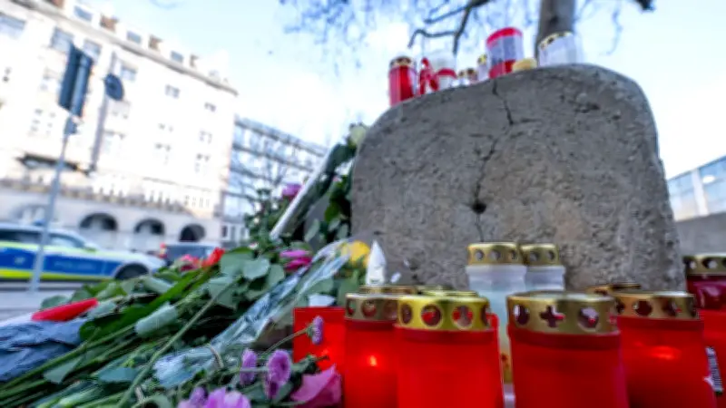 Ein Jahr nach Münchner Anschlag: Gedenken und Prozess in unmittelbarer Nähe