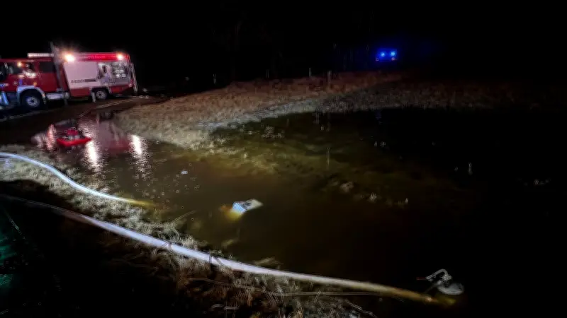 Eine Million Liter pro Stunde: Bundesstraße bei Neubrandenburg nach Überflutung gesperrt