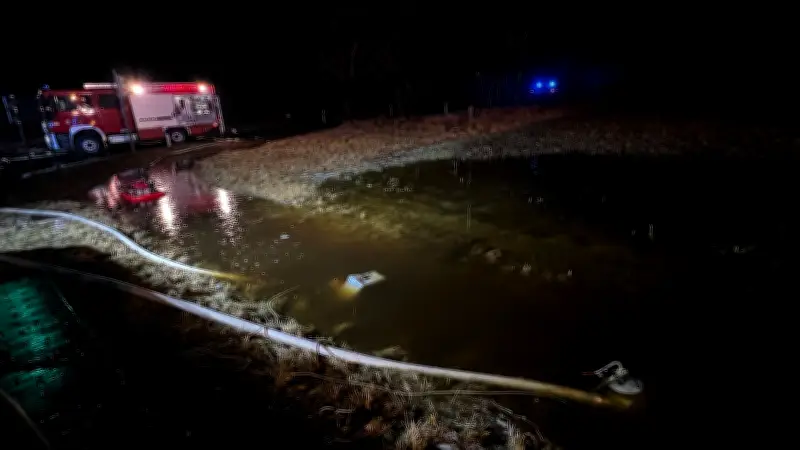 Eine Million Liter Wasser pro Stunde: Bundesstraße bei Neubrandenburg gesperrt
