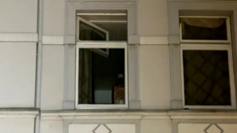 Einjähriges Kind stürzt in Herne aus Fenster - Lebensgefahr