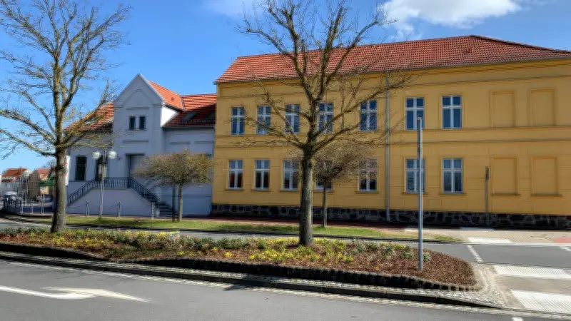 Einmaliges Podium: Vier Bürgermeister-Kandidaten treffen in Teterow aufeinander