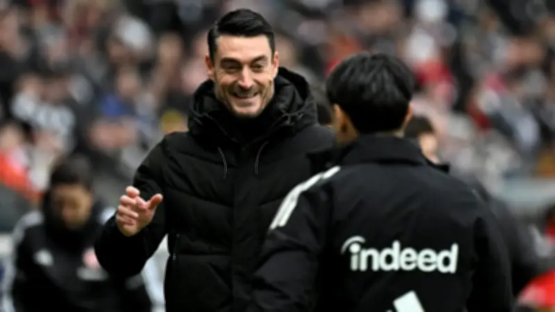 Eintracht Frankfurt feiert Debütsieg: Riera setzt auf innovative Maßnahmen