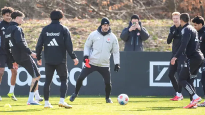 Eintracht Frankfurt: Nächster wichtiger Star wackelt für Bayern-Hit - Training verpasst