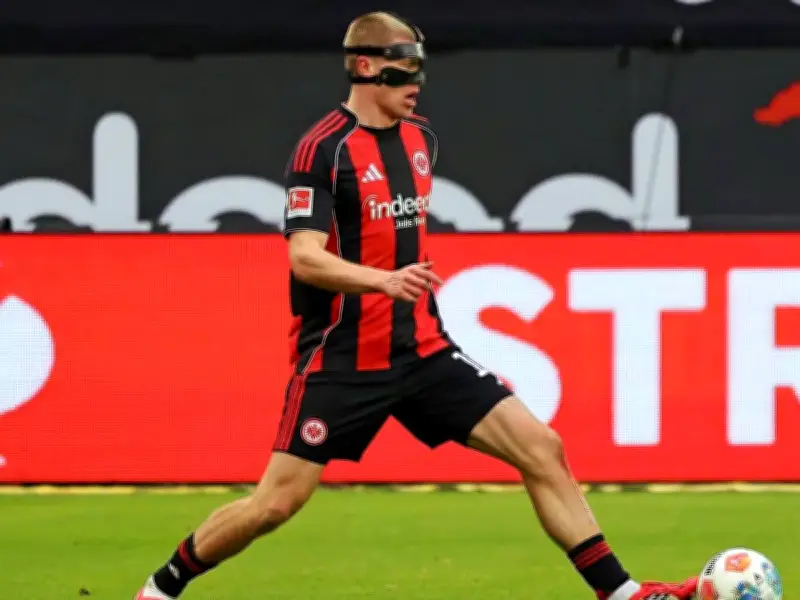 Eintracht Frankfurt: Verteidiger Rasmus Kristensen fällt mit Sprunggelenksverletzung aus