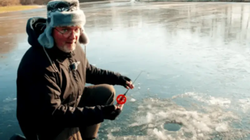 Eisangeln: Experte verrät lebensrettenden Trick für das riskante Wintervergnügen
