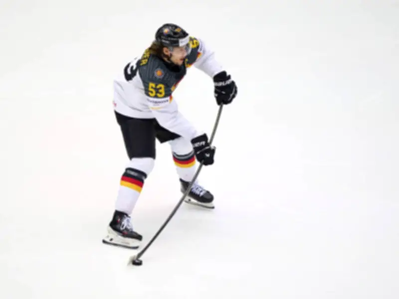 Eishockey-Star Moritz Seider trifft im Olympischen Dorf auf alten Schulfreund