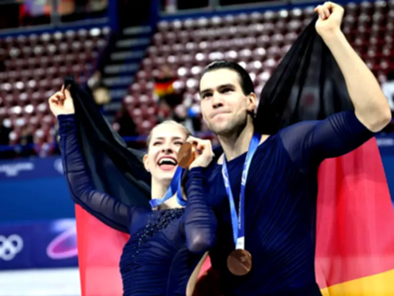 Eiskunstlauf-WM in Prag: Hase/Volodin führen deutsches Team nach Olympia-Bronze an