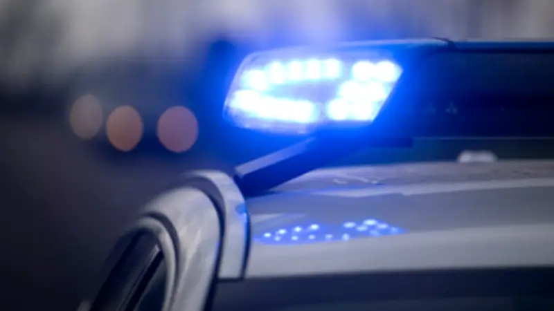 Eklat in Hamburg: Mann zeigt Hitlergruß und ruft verbotene Parolen am S-Bahnhof