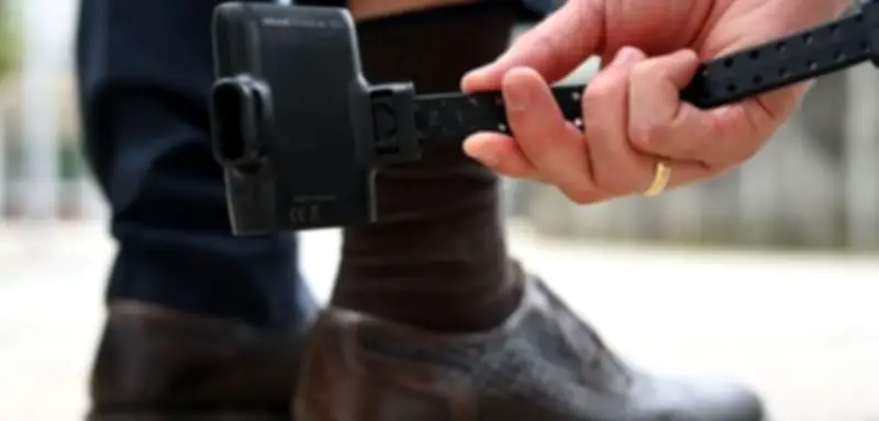 Elektronische Fußfessel: Schutz vor Partnergewalt beginnt nicht erst nach der Tat