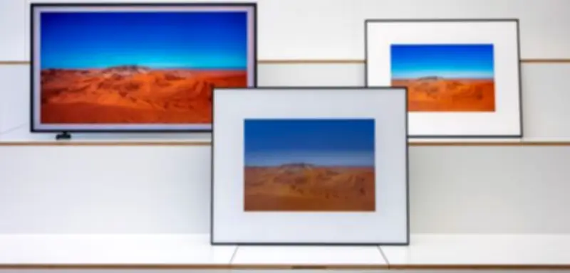 Elektronische XL-Bilderrahmen im Test: Premium-Geräte im Vergleich mit Drucken und Kunst-TV