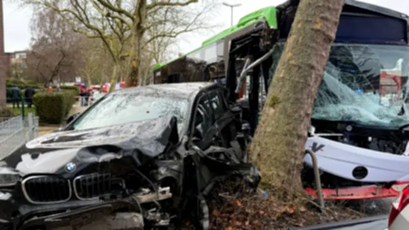 Elf Personen bei Busunfall in Gladbeck verletzt - Kind unter den Opfern