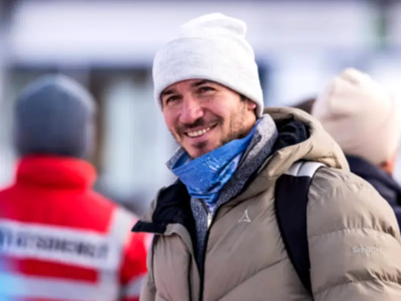 Emma Aicher holt Olympia-Silber in der Abfahrt – Vonn stürzt schwer