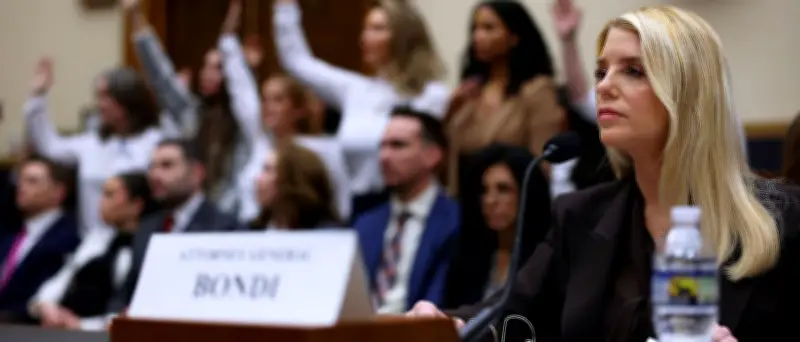 Epstein-Akten: Demokratischer Abgeordneter wirft US-Justizministerin Bondi Vertuschung vor