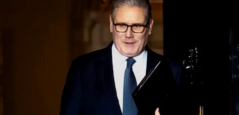 Epstein-Skandal erschüttert Großbritannien: Premier Starmer wehrt sich gegen Rücktrittsforderungen