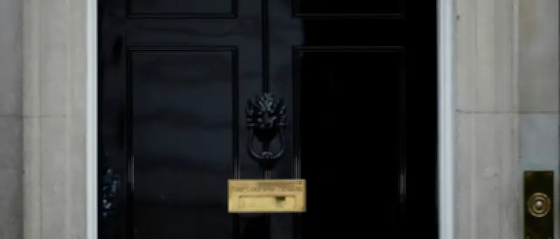 Epstein-Skandal erschüttert Großbritanniens Premier: Neue Enthüllungen belasten Regierung