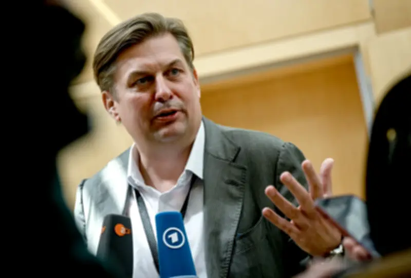 Ermittlungen gegen AfD-Politiker Krah: Neue Durchsuchungen bei Dritten durchgeführt