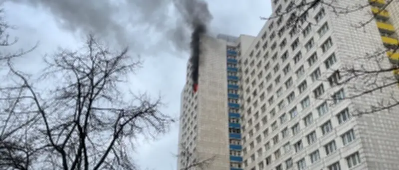 Ermittlungen zu schwerer Brandstiftung: Paar nach Hochhausbrand in Berlin-Friedrichshain festgenommen