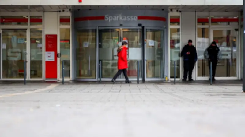 Erneut Fehlalarme an Gelsenkirchener Sparkasse nach Millionen-Einbruch