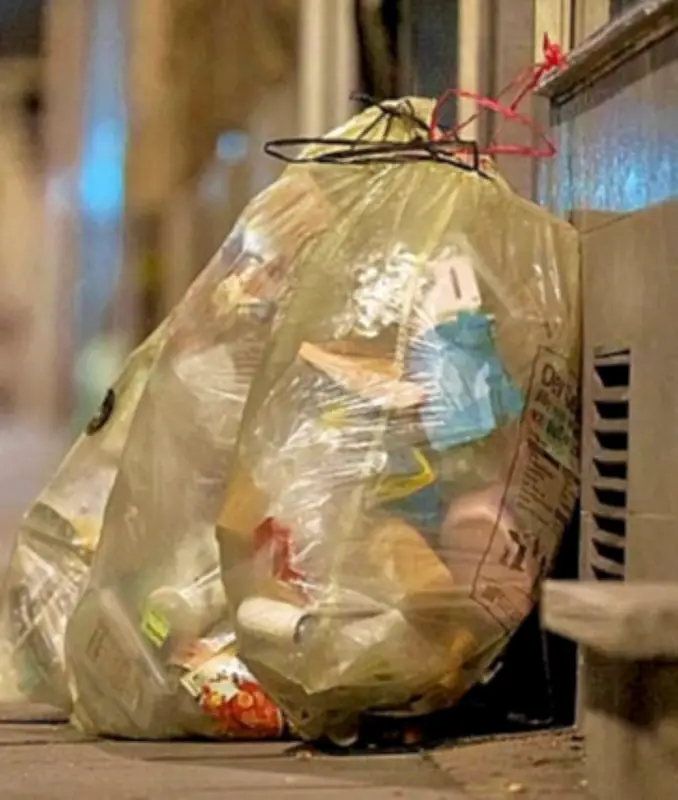 Erneut Probleme bei Gelber-Sack-Abholung in Köthen: Glätte und Unfall als Ursache