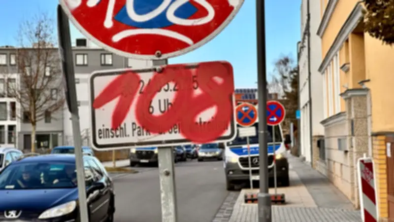 Erpressung mit Waffengewalt in Halle: Männer aus Erfurt mussten sich nackt ausziehen