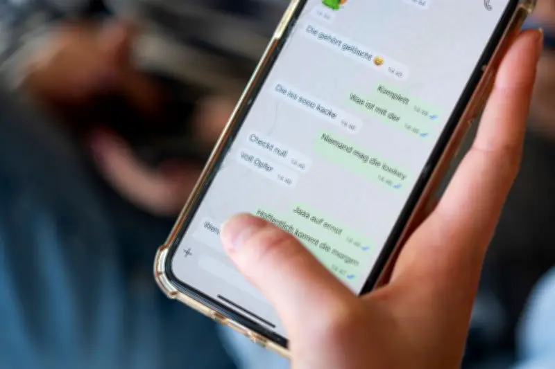 EU-Kommission startet Kampf gegen Cybermobbing: App, KI-Risiken und neue Leitlinien
