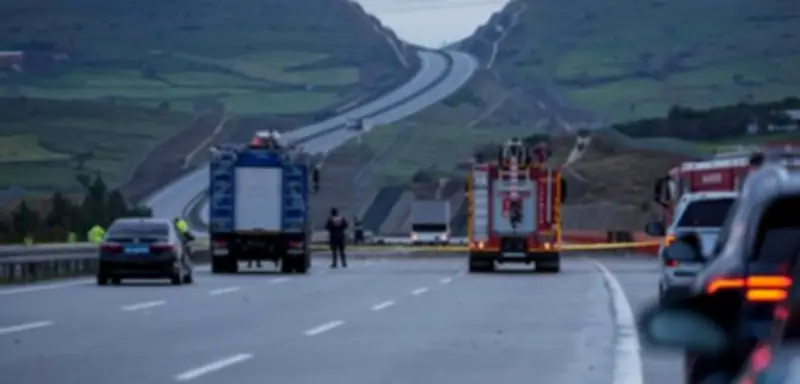 F-16-Kampfjet in der Türkei abgestürzt: Pilot stirbt, Trümmer auf Autobahn