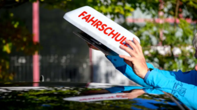 Fahrlehrer wütend auf Schnieder: Führerschein-Reform als Angriff auf Verkehrssicherheit