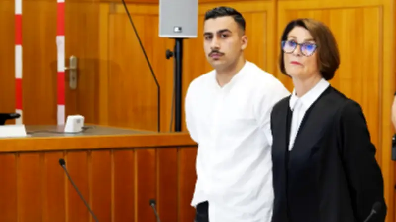 Familie des Wollhaus-Rasers greift Polizisten bei Luxusauto-Beschlagnahme an