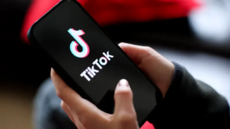 Familienurlaub endet im finanziellen Albtraum: 48.000 Euro Rechnung durch TikTok-Nutzung