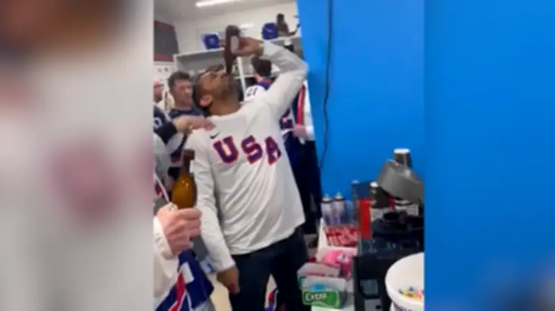 FBI-Direktor feiert mit US-Eishockey-Team: Bier-Eskalation in Gold-Kabine sorgt für Kritik