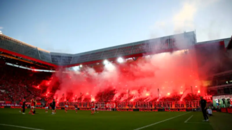 FCK muss 73.625 Euro Strafe zahlen: Pyro-Wahnsinn gegen Schalke kostet Kaiserslautern teuer