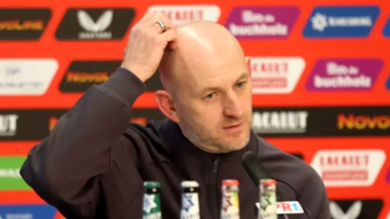 FCK-Trainer Lieberknecht spricht über Schalke 04: Kuriose Pressekonferenz löst Diskussionen aus