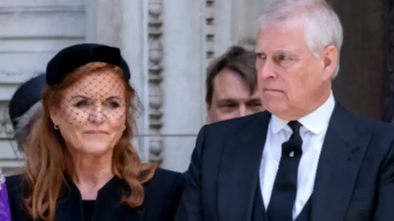 Fergie untergetaucht während Ex-Mann Andrew in Haft sitzt: Umzug in die Emirate geplant