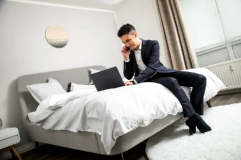 Fernbeziehung für den Traumjob: Wie Paare die richtige Entscheidung treffen