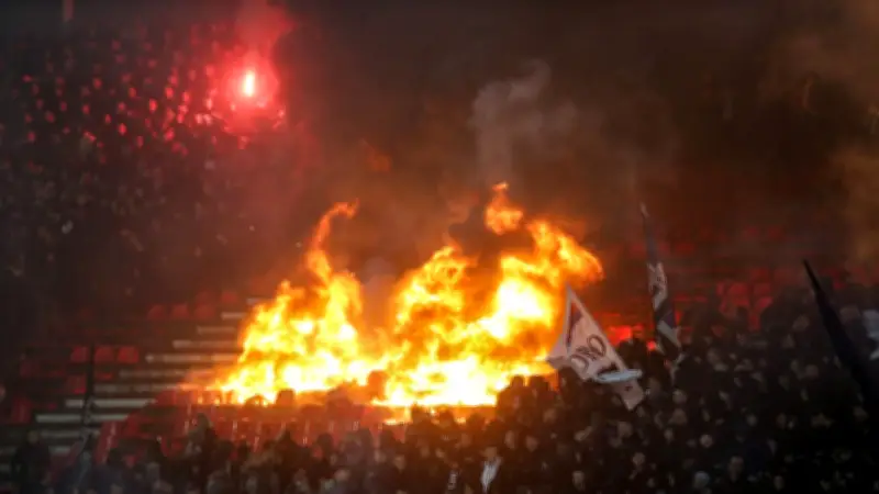 Feuerwehr-Einsatz bei Belgrader Derby: Partizan-Fans zünden Auswärtsblock an