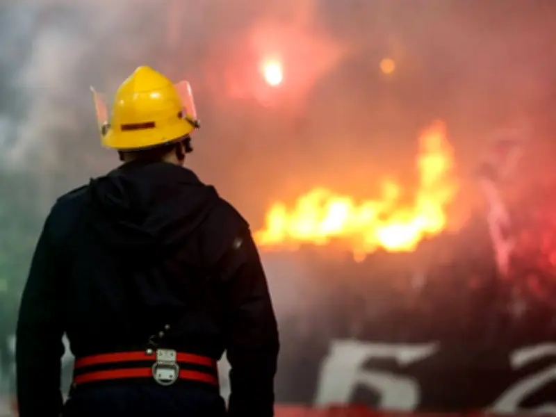 Feuerwehr-Einsatz beim Belgrader Derby: Stadionbrand nach Pyro-Show unterbrochen
