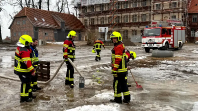 Feuerwehr Krembz rettet historische Aula auf Gadebuscher Schlossberg vor Wassereinbruch