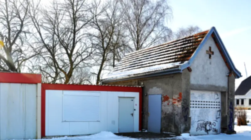 Feuerwehr Kuhs: Seit 150 Jahren ohne Sanitäranlagen – Neubau verzögert sich