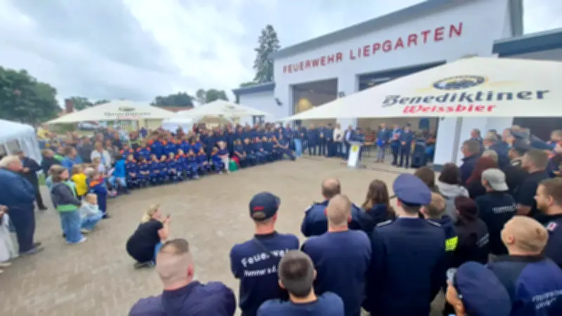 Feuerwehr Liepgarten feiert Einzug in nagelneues Gerätehaus mit großem Fest