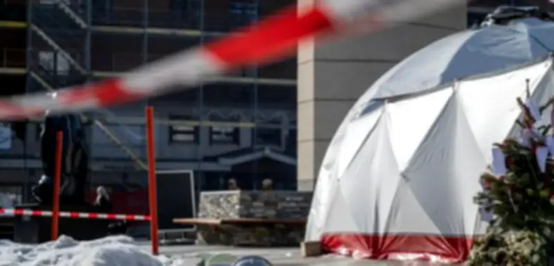 Feuerwehr löscht Brand in Trauerzelt für Opfer von Crans-Montana