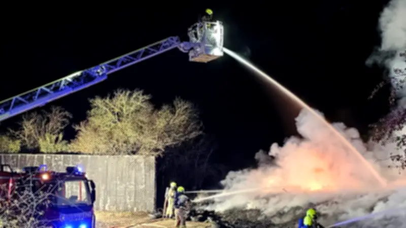 Feuerwehr Mansfelder Grund-Helbra holt moderne Drehleiter aus Karlsruhe selbst ab